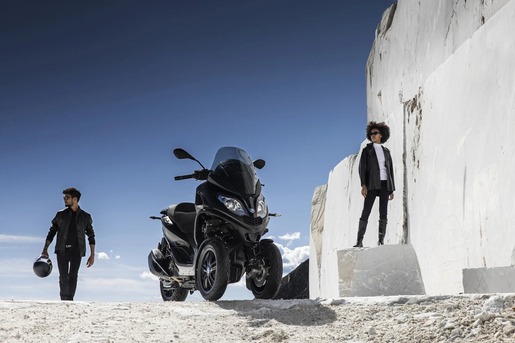 Piaggio MP3 300 Deep Black