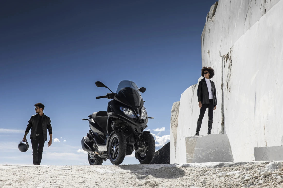 Piaggio MP3 300 Deep Black