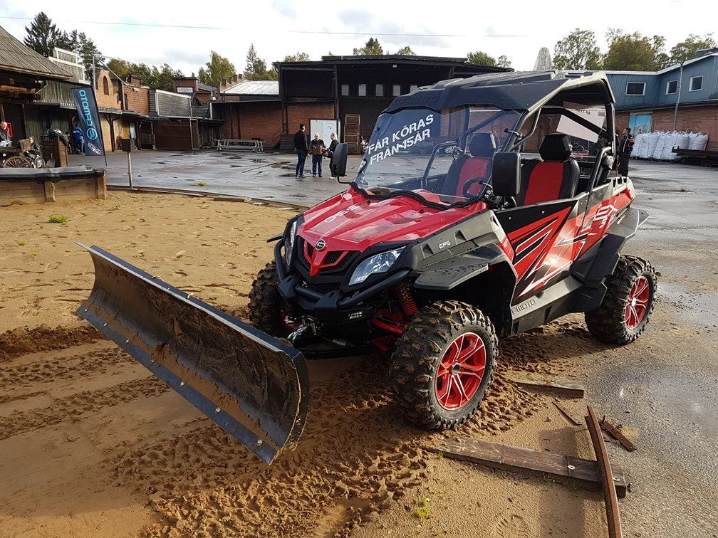 Black Wolf Snöplog till CF Moto ATV - schaktblad
