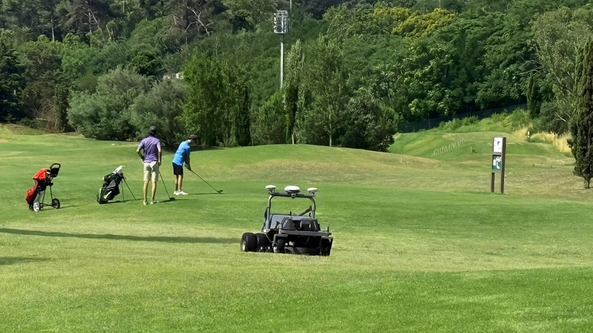 FJ Dynamics RM21 - Robotic lawnmower for large areas