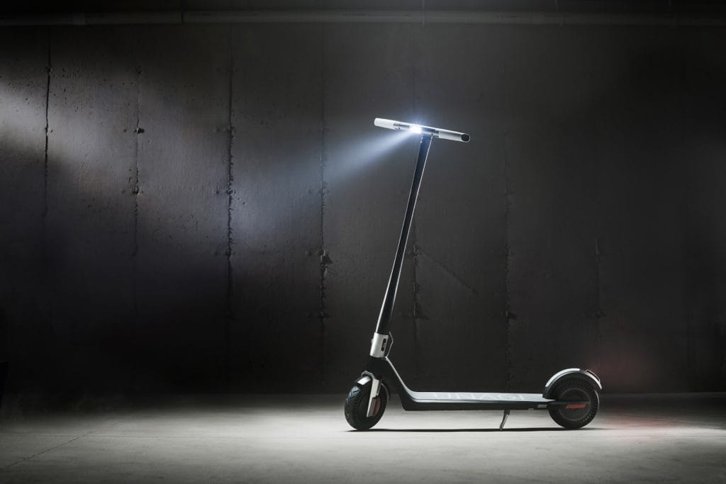 UNAGI E500 - 2-hjulsdriven elscooter i kolfiber