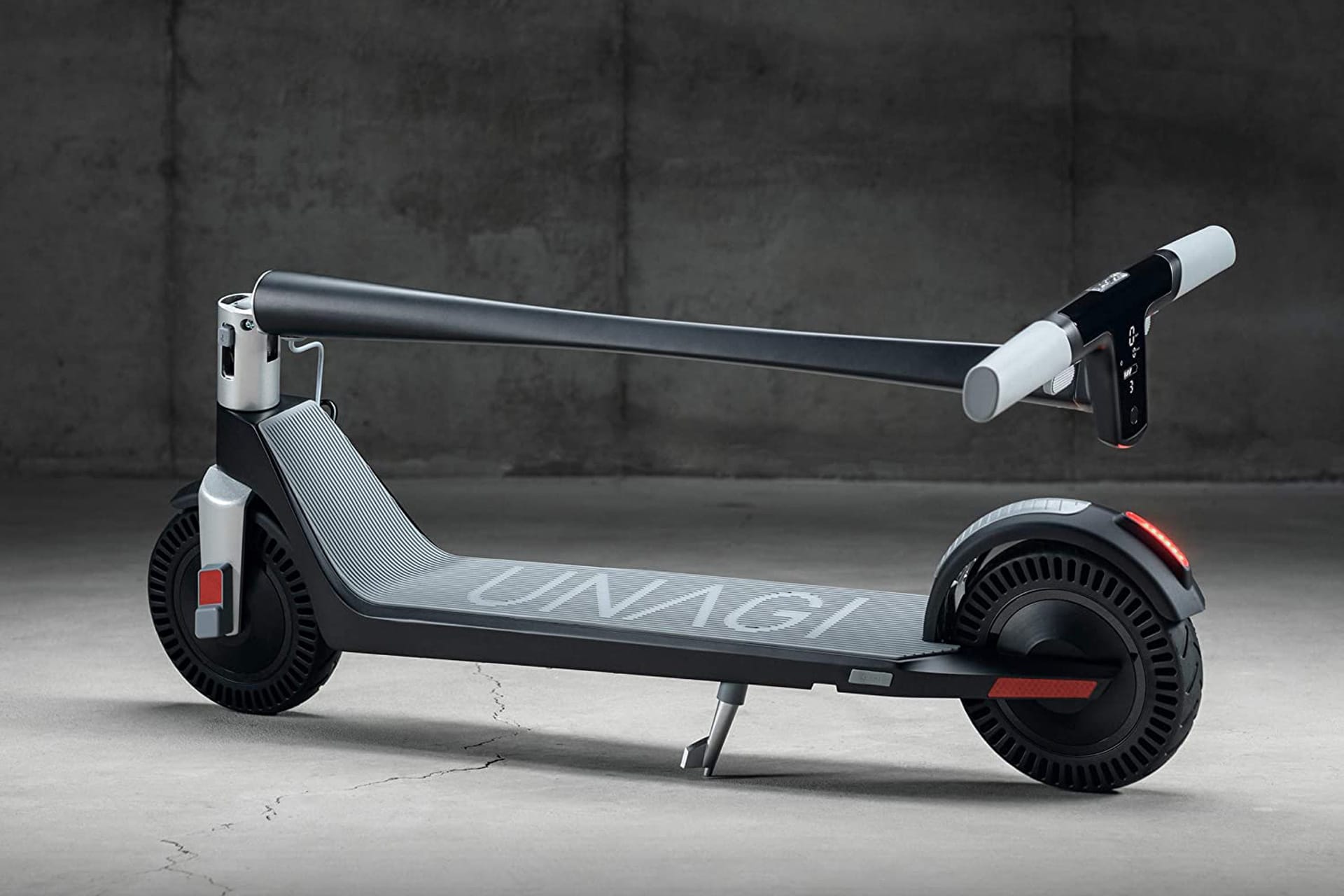 UNAGI E500 - 2-hjulsdriven elscooter i kolfiber