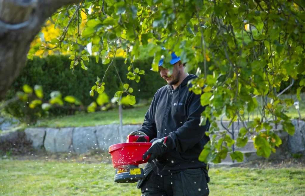 Skanefro WOLFGarten Hostgodning Handhallen spridare batteridriven jpg